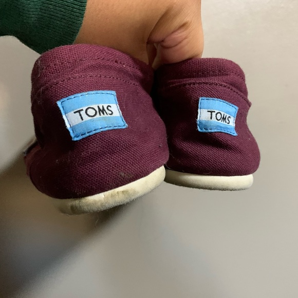 Toms Shoes Burgandy - Picture 9 of 9